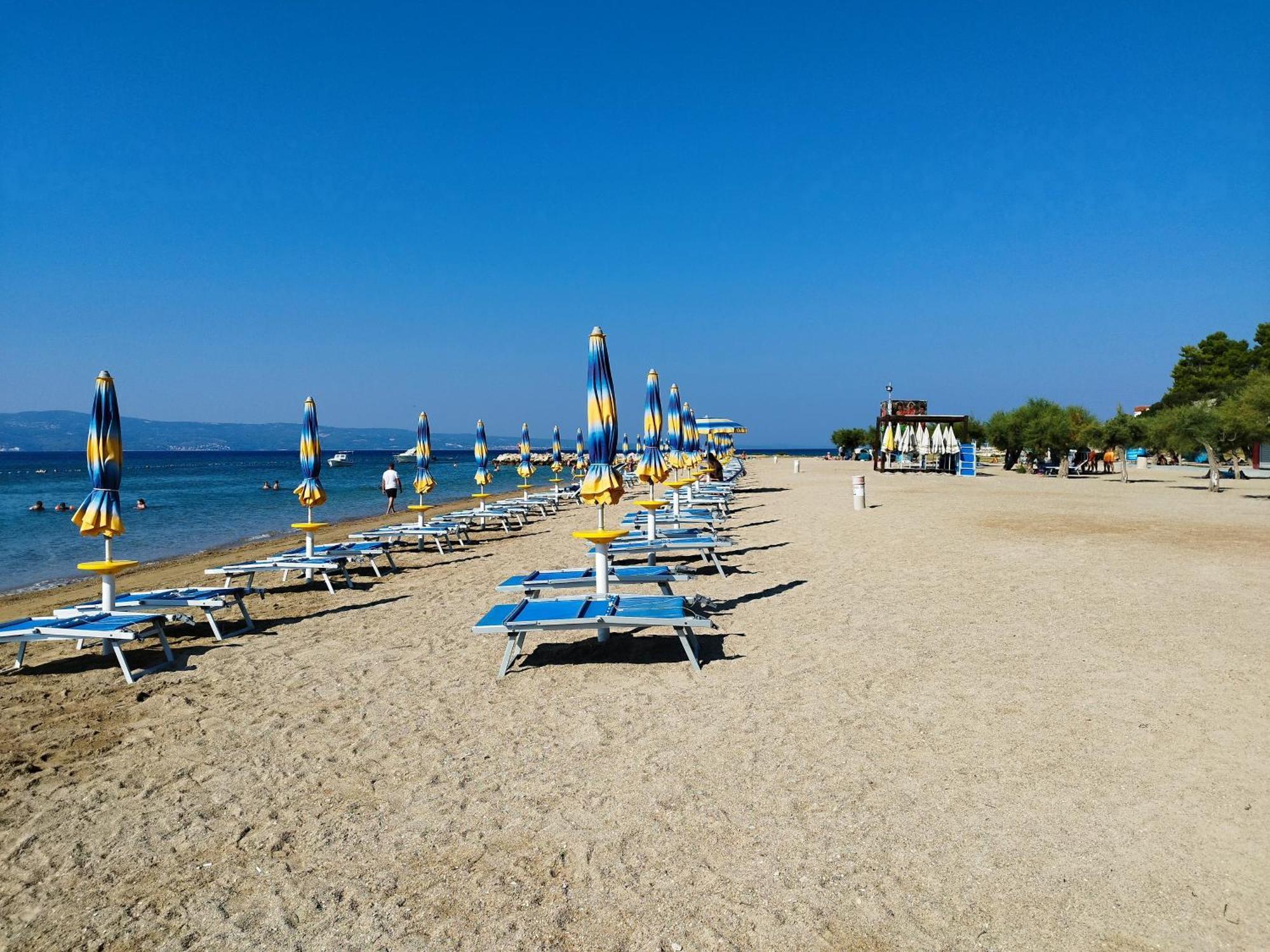 Ferienwohnung Am Sandstrand Omis Ngoại thất bức ảnh