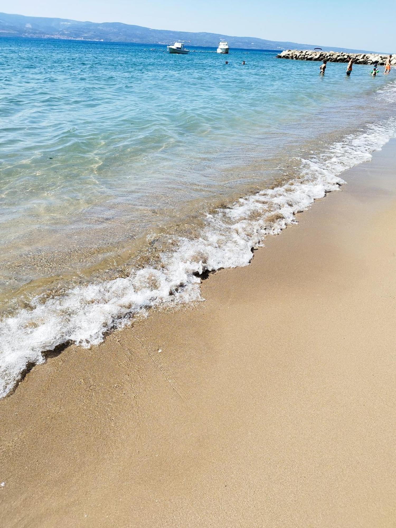 Ferienwohnung Am Sandstrand Omis Ngoại thất bức ảnh